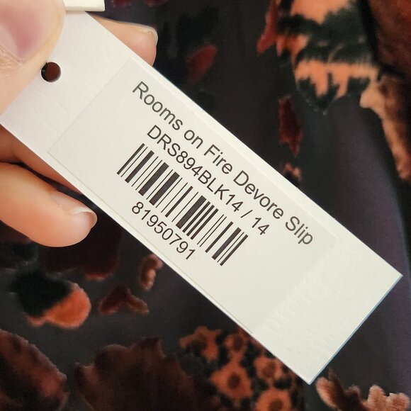 NWT Little Lies Rooms on Fire Devore Slip SOLD OUT as seen on Taylor Swift - Picture 7 of 8